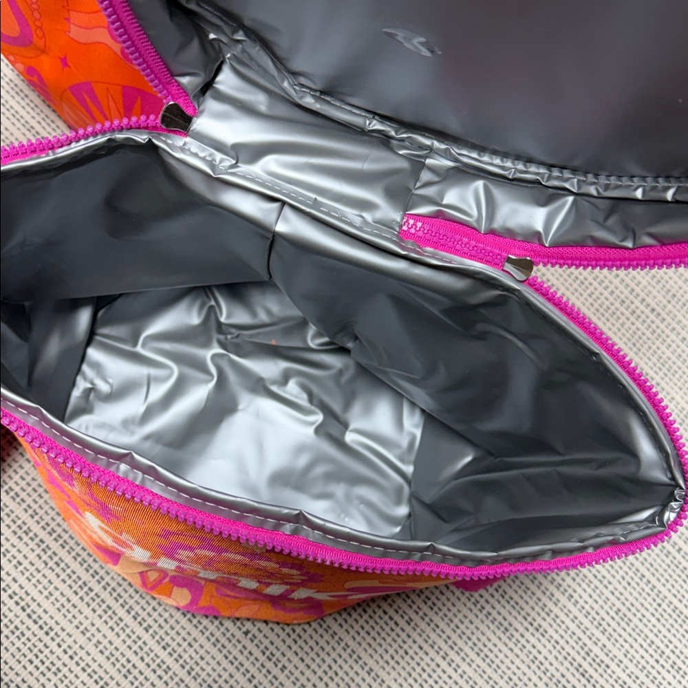 amika signature print gym duffle bag and a matching insulated cooler bag set - Picture 2 of 11